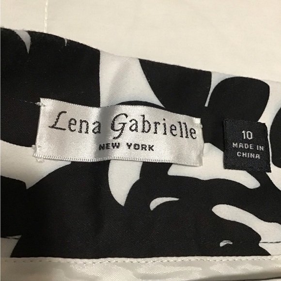 Lena Gabrielle Chic Black and White Floral pleated Skirt Size 10 - Picture 4 of 6